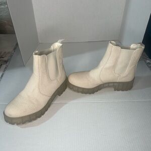 DIRTY LAUNDRY WOMEN'S PLATFORM CHELSEA BOOTS Cream Print- Size 8.5M/39 NEW